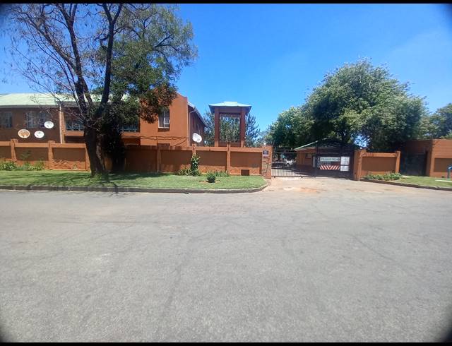 3 BEDROOM APARTMENT FOR SALE IN BOKSBURG CENTRAL